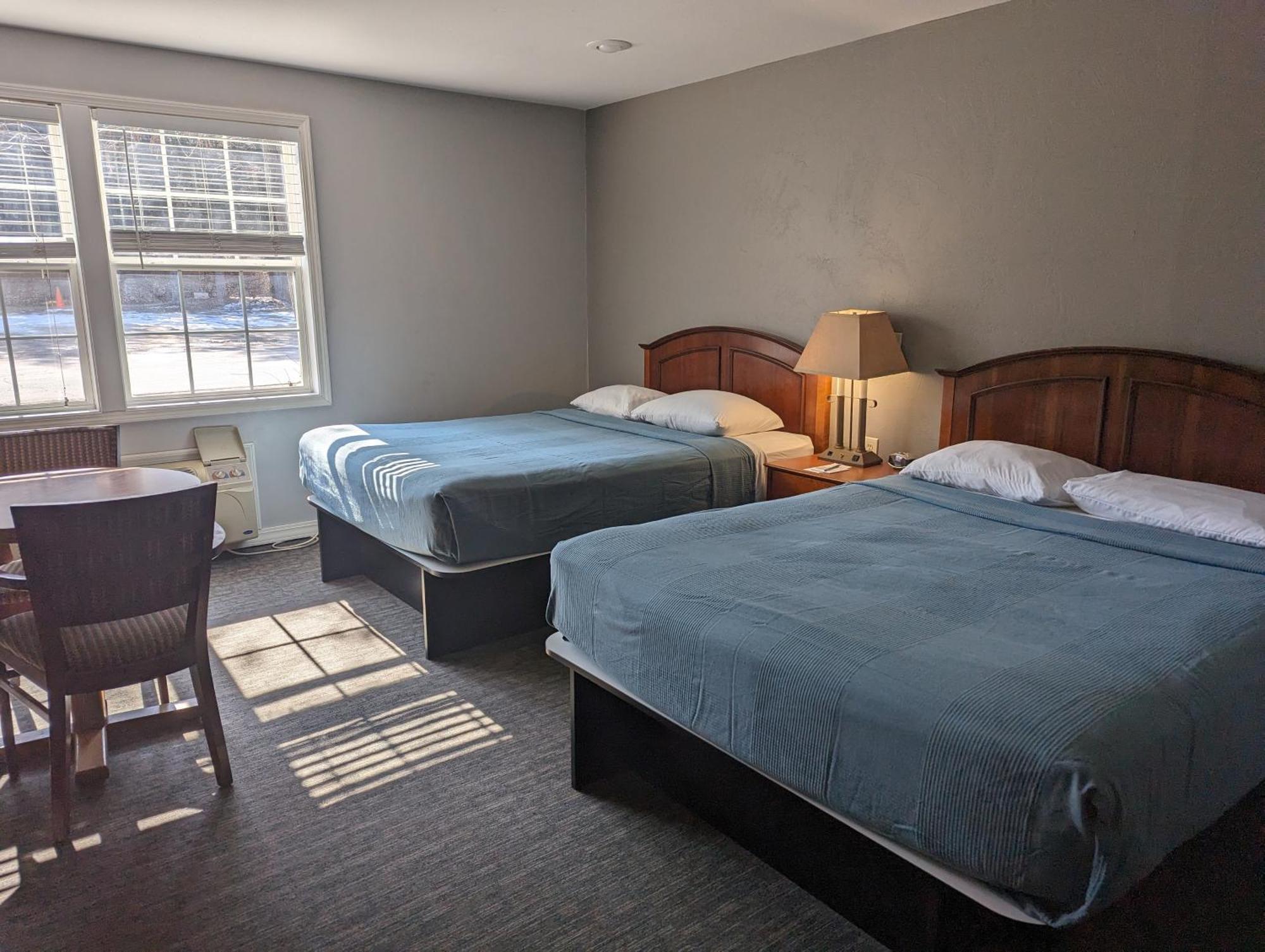 Harbor Motel 2*